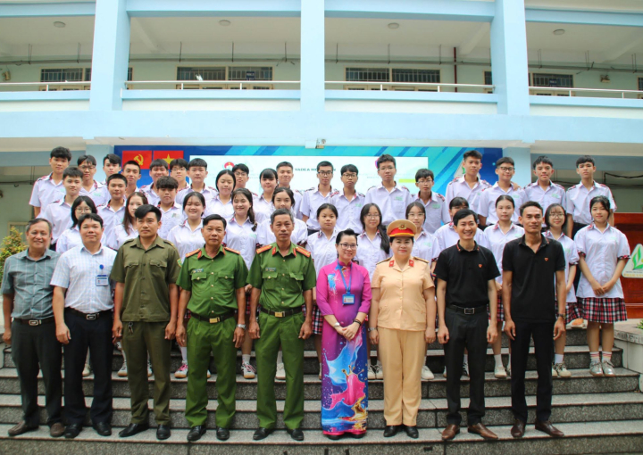 YADEA Hóc Môn Đồng Hành Cùng Phòng CSGT TP.HCM Tổ Chức Thi Sát Hạch Và Tuyên Truyền An Toàn Giao Thông Tại Trường THPT Phạm Văn Sáng