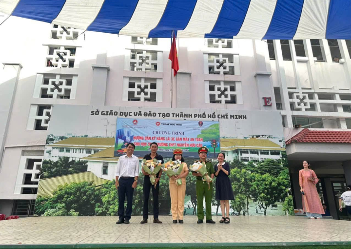 YADEA Hóc Môn Đồng Hành Cùng Phòng CSGT TP.HCM Tổ Chức Thi Sát Hạch Và Tuyên Truyền An Toàn Giao Thông Tại THPT Nguyễn Hữu Cầu
