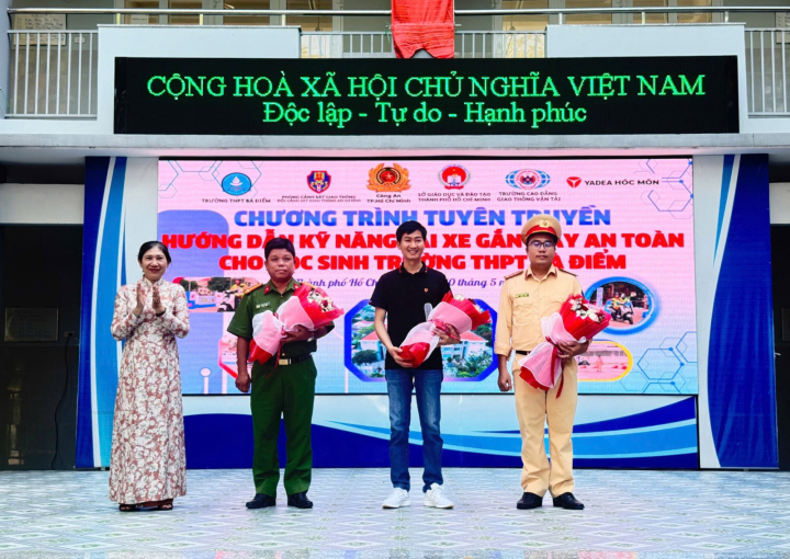 YADEA Hóc Môn Đồng Hành Cùng Phòng CSGT TP.HCM Tổ Chức Thi Sát Hạch Và Tuyên Truyền An Toàn Giao Thông Tại THPT Bà Điểm